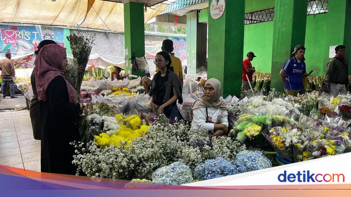H-1 Lebaran, Pasar Rawa Belong Mulai Ramai Pemburu Bunga