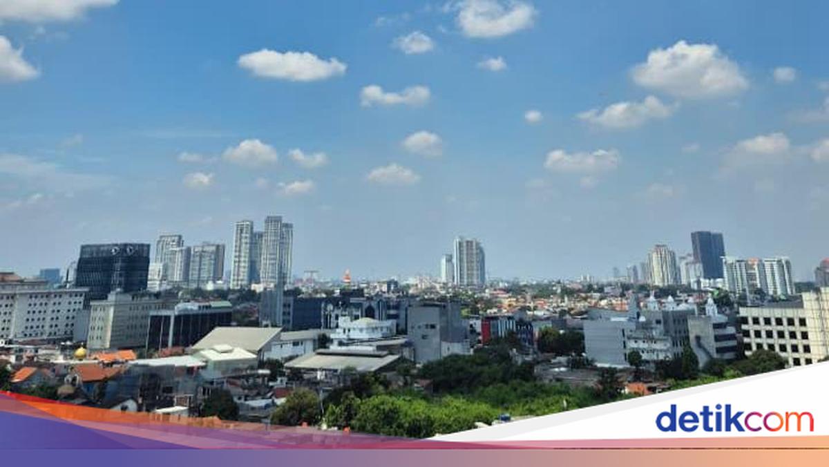 Langit Biru Jakarta Terlihat Jelas Saat Libur Lebaran, Kualitas Udara Membaik