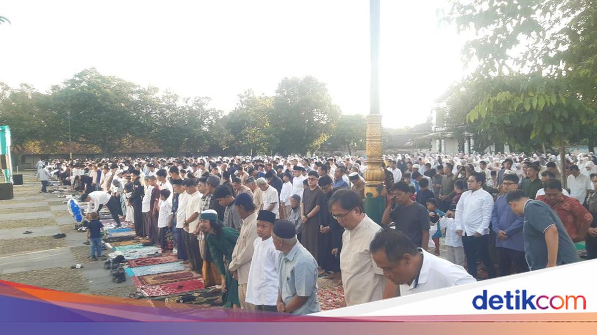 Warga Muhammadiyah Solo Salat Id di Mangkunegaran