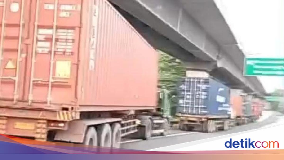 Viral Truk Sumbu 3 Dikawal Anggota TNI Dihalau Polisi di Tol Japek, Ini Kata Polda Jabar