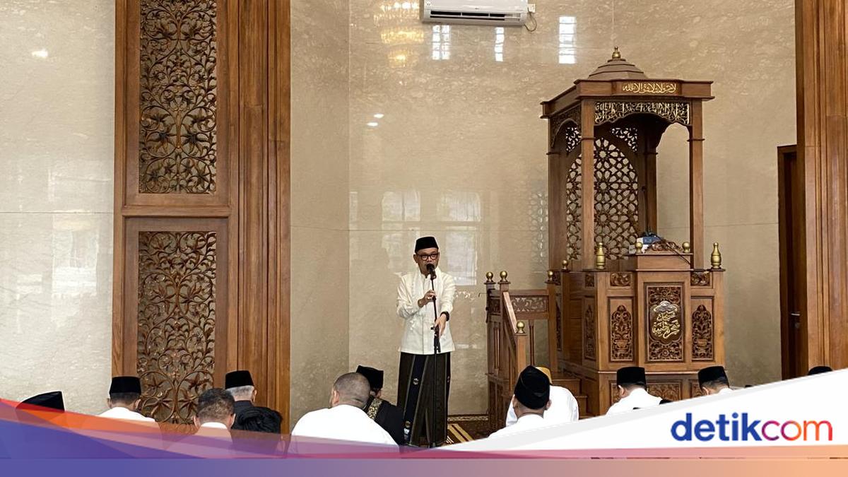 Ace dan Pengurus Golkar Salat Id di Masjid Thayyibah Golkar, Bahlil di Papua