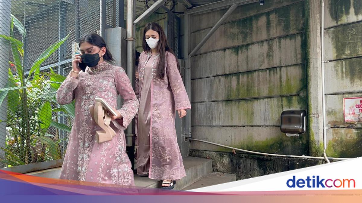 Momen Tahanan KPK Dikunjungi Keluarga Saat Lebaran, Ada Anak Fadia Arafiq