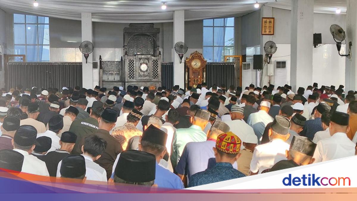 Prabowo Salat Id di Aceh, Muzani: Solidaritas ke Saudara yang Kena Musibah