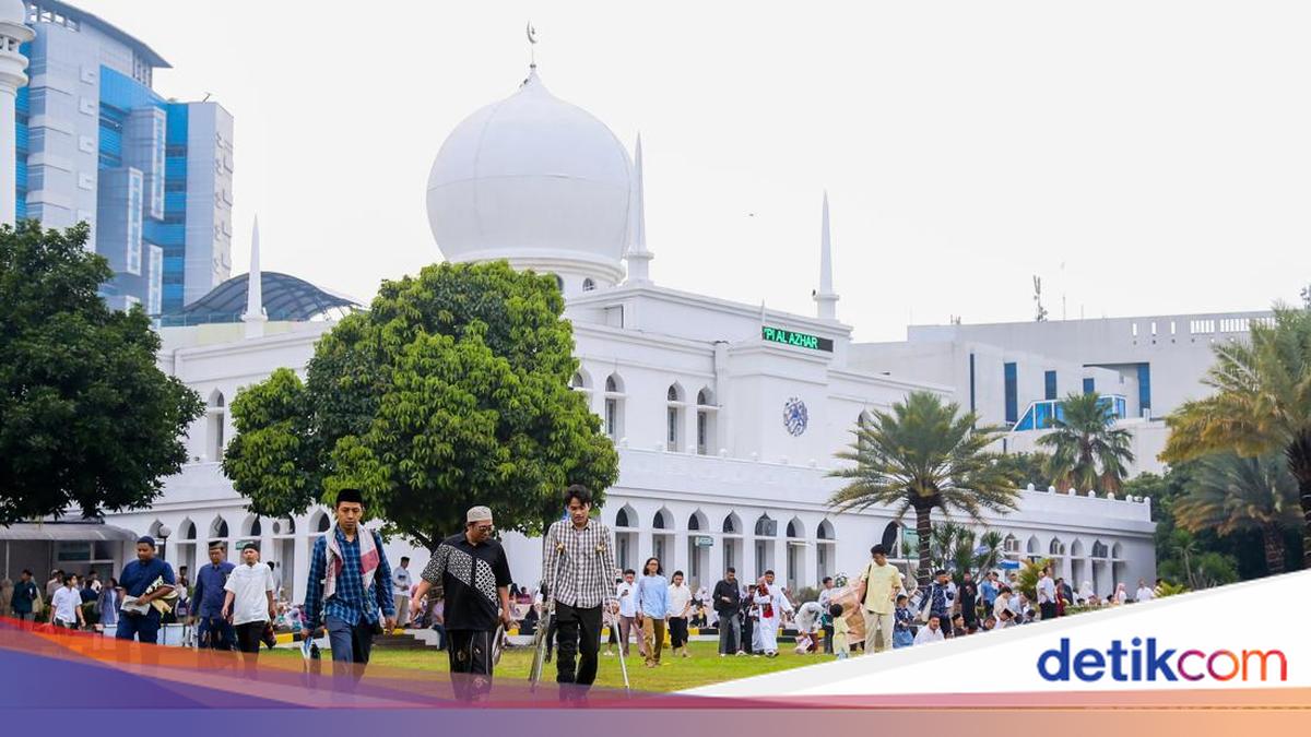 Ribuan Umat Muslim Padati Masjid Al Azhar, Salat Id Berlangsung Khusyuk