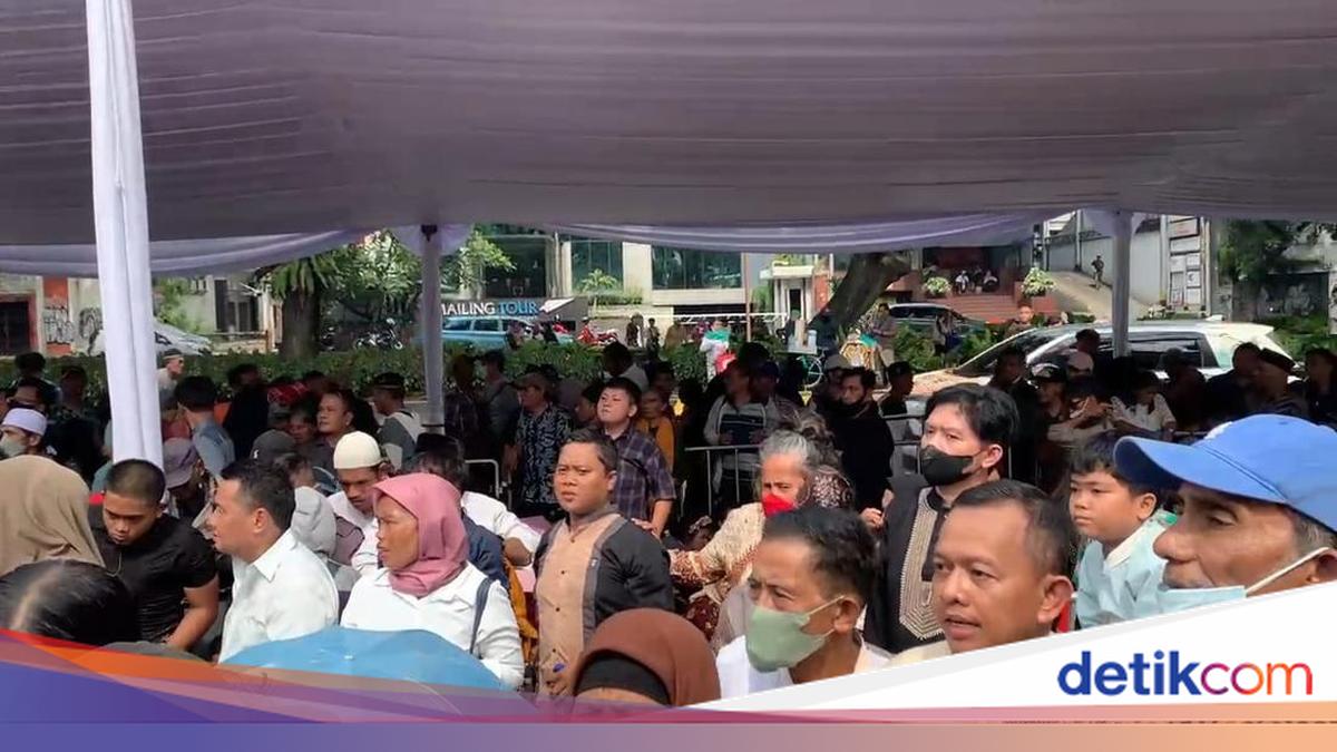 Ikut Open House di Istana, Warga Penasaran Ingin Lihat Prabowo dan Dapat Sembako