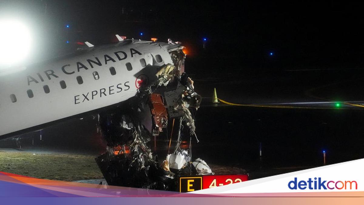 Sebuah pesawat milik maskapai Air Canada Express bertabrakan dengan kendaraan pemadam kebakaran. Tabrakan terjadi di landasan pacu Bandara LaGuardia New York, Amerika Serikat (AS). Berikut faktanya!