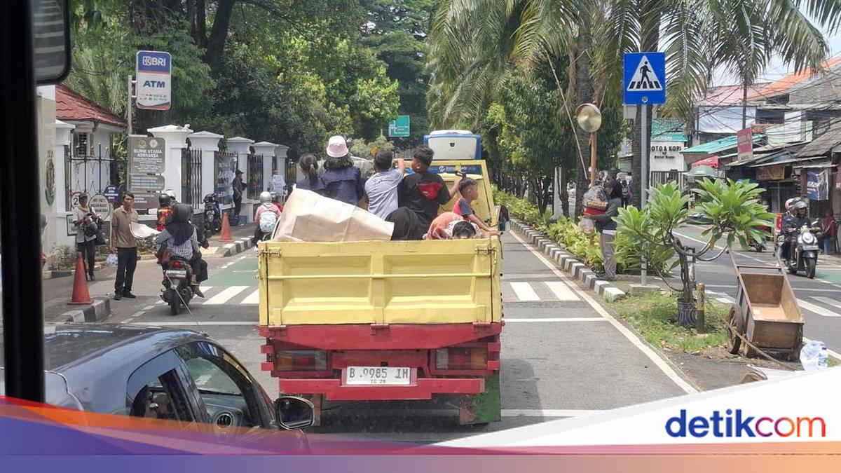 Cerita Warga Depok Ajak 16 Keluarga hingga Tetangga Naik Truk ke Ragunan