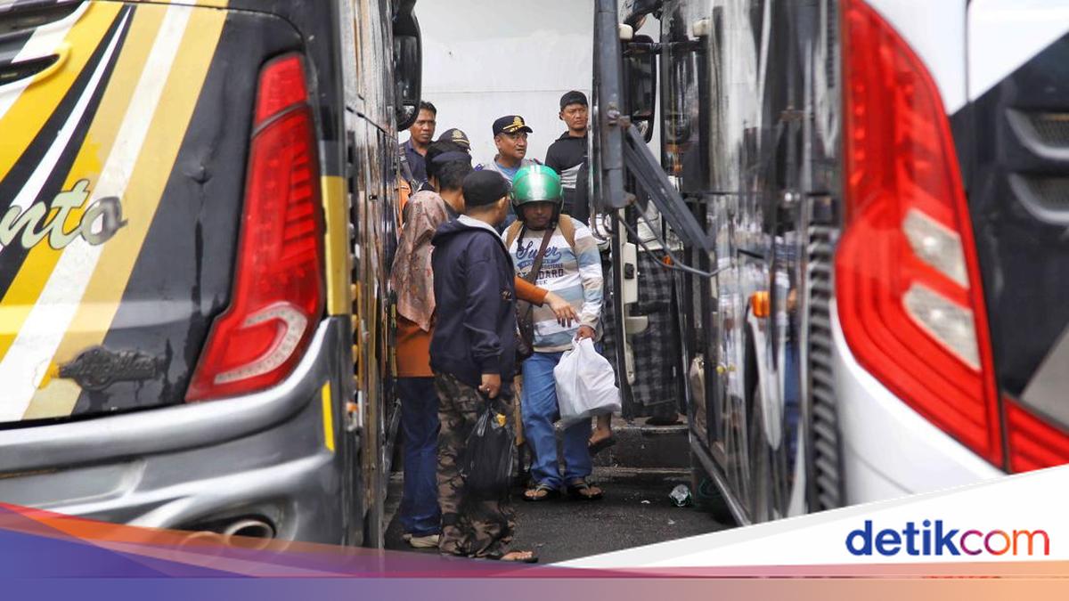 Puncak Arus Balik Hari Ini, Penumpang Tiba di Terminal Jakarta Naik 80%