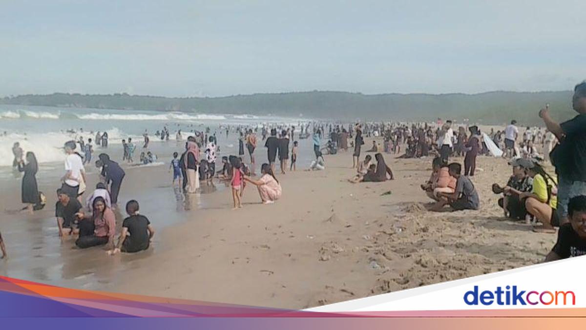 Libur Lebaran, Pantai Sawarna di Lebak Diserbu Wisatawan Lokal