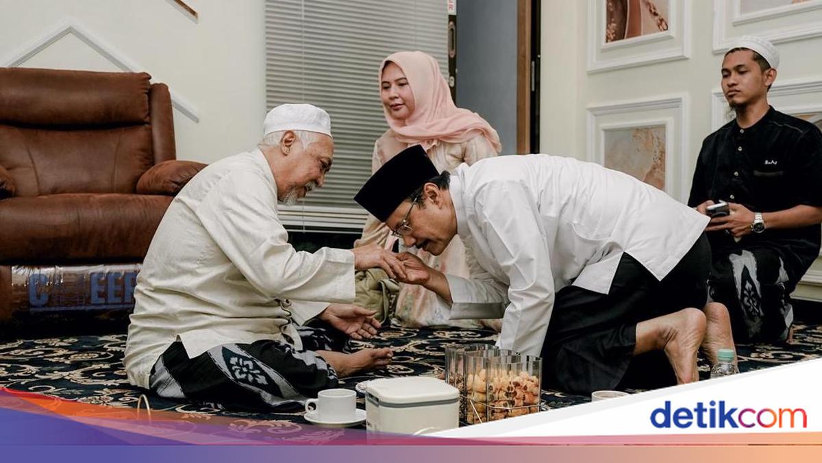 Silaturahmi Lebaran ke Kiai Tapal Kuda, Gus Ipul Sampaikan Salam Presiden