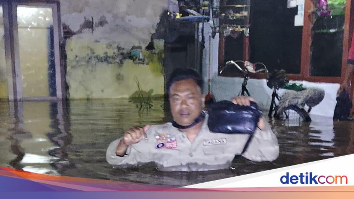 Kemensos Salurkan Bantuan Logistik buat Korban Terdampak Banjir di Pasuruan