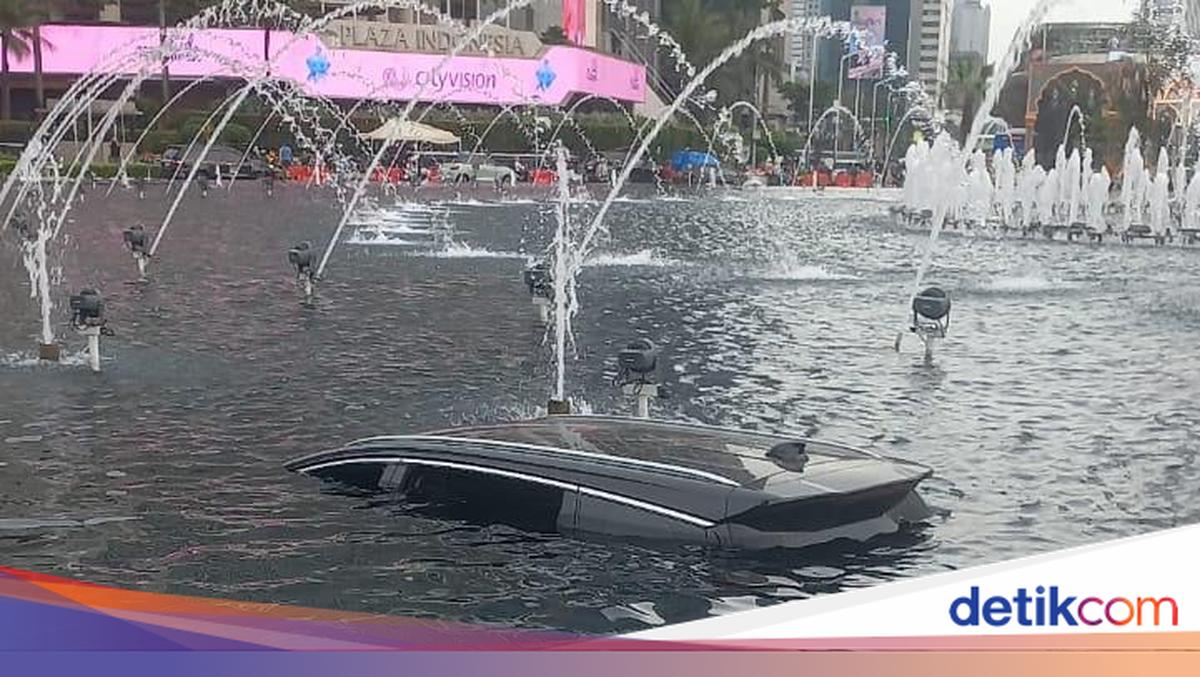 4 Fakta Pengemudi BYD Nyebur ke Kolam Bundaran HI Dini Hari