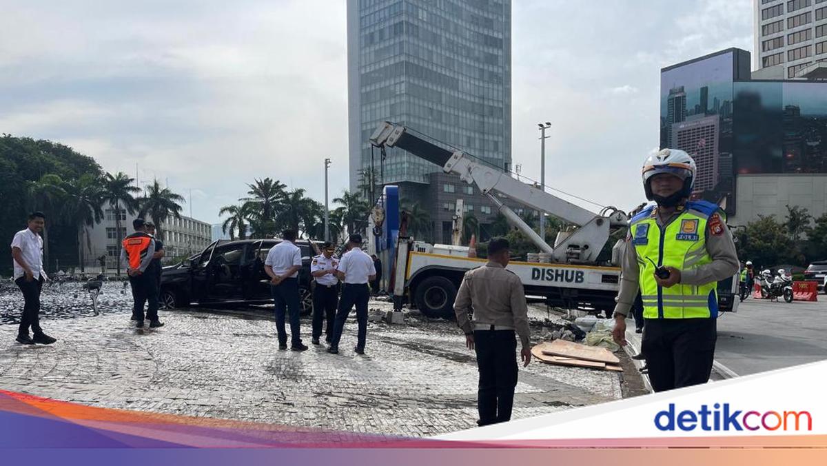 Ini Penyebab Pengemudi BYD Nyebur ke Kolam Air Mancur Bundaran HI