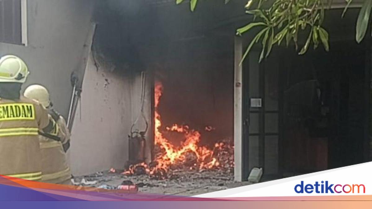 Toko Laundry di Kelapa Gading Kebakaran, 2 Karyawati Terluka