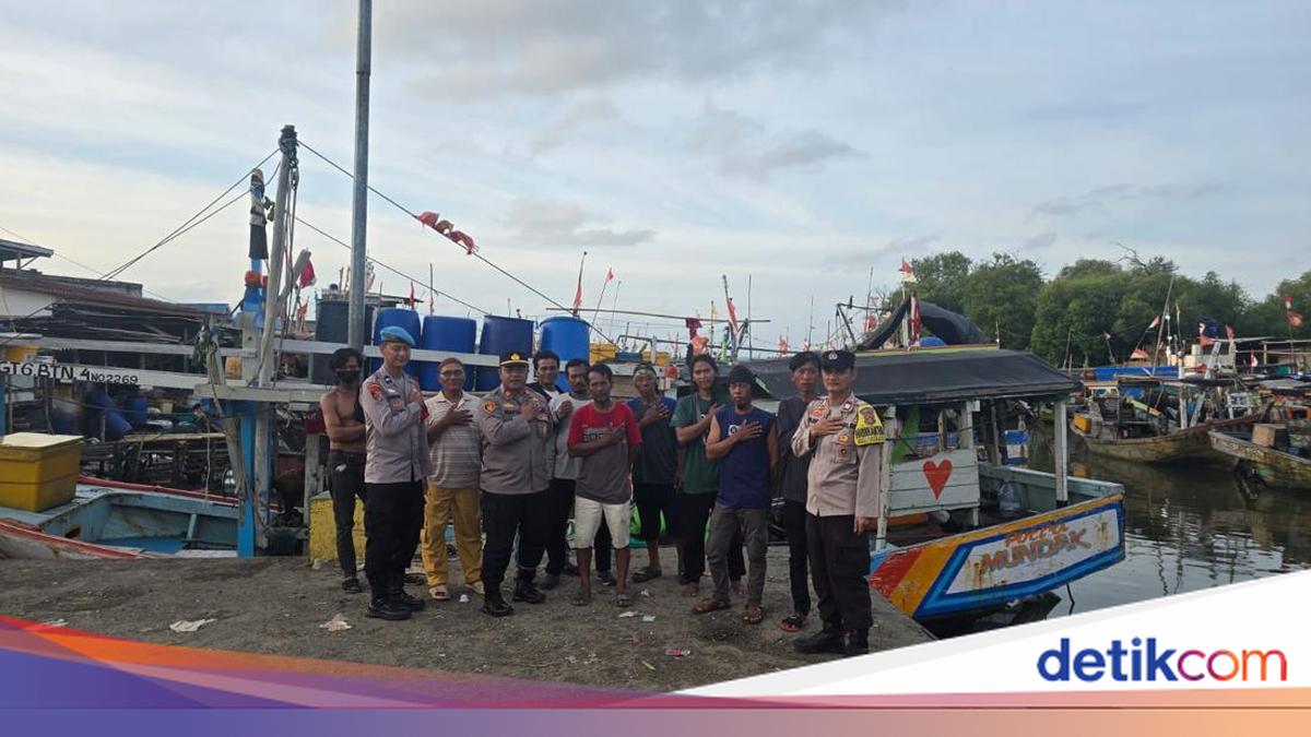 Polisi Patroli di Pesisir Tangerang, Ingatkan Kapal Tak Angkut Muatan Berlebih