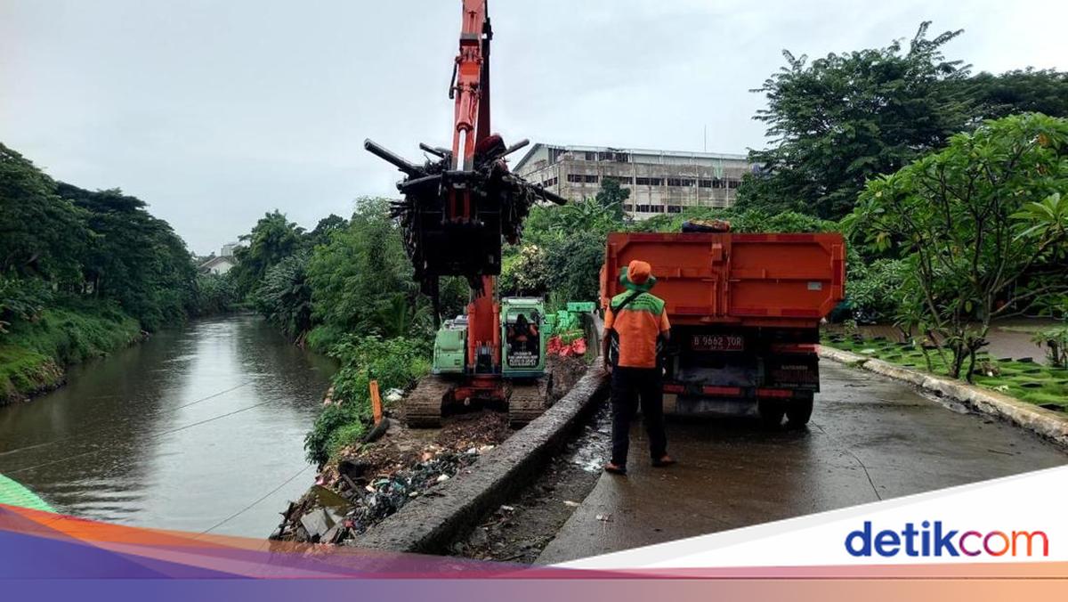 DLH DKI Luruskan Viral Mobil Sampah di TPU Tanah Kusir: Tak Dibuang ke Sungai