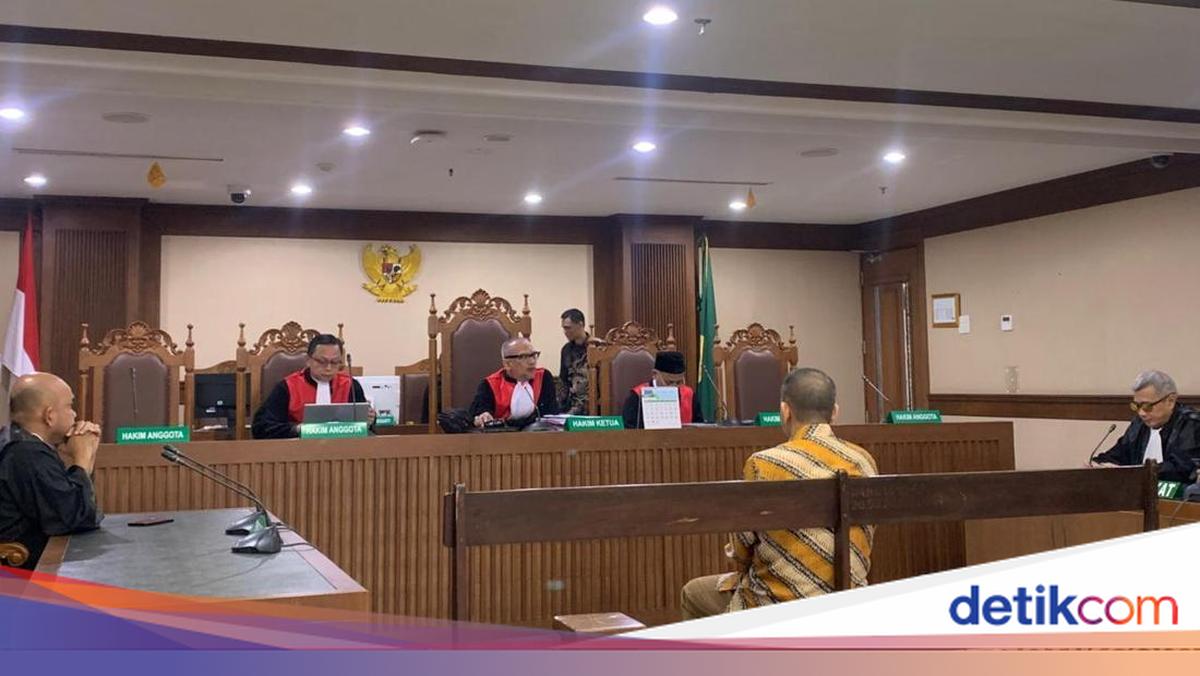 Eks Sekretaris MA Minta Dibebaskan, Klaim Semua Transaksi Murni Bisnis Pribadi