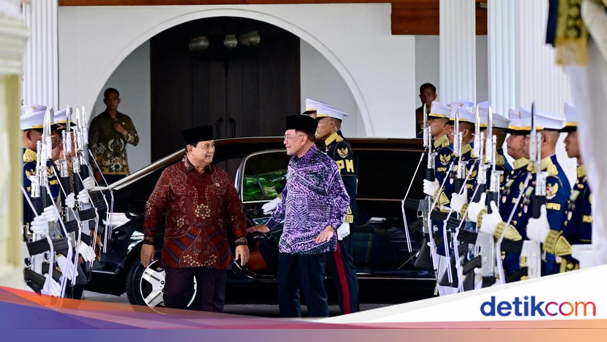 Momen Prabowo Silaturahmi Lebaran Sambut PM Anwar Ibrahim di Istana