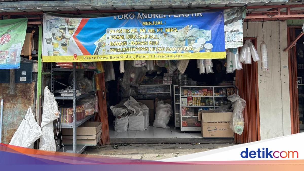 Harga Plastik Naik, Pedagang di Bekasi Rela Cuan Tipis demi Tetap Laris