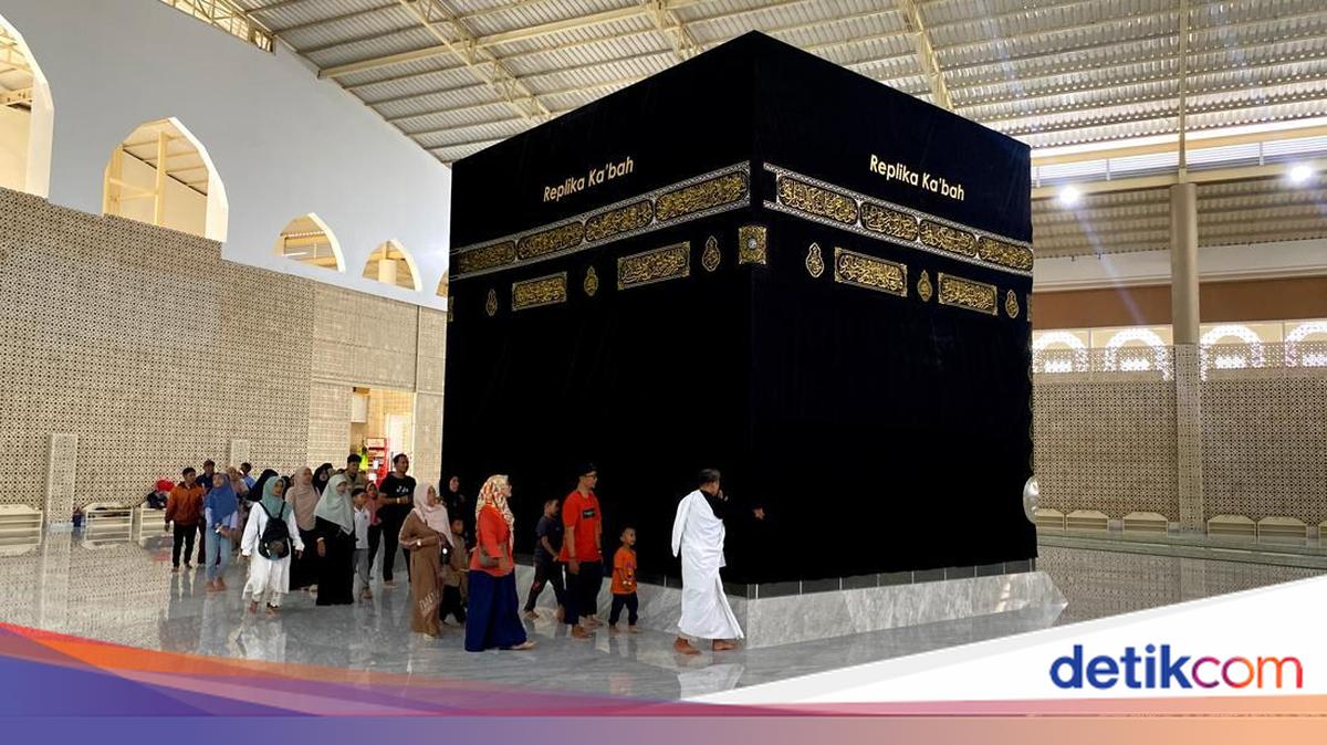 Intip tempat wisata religi yang viral di Bandung yuk. Di sini pengunjung bisa naik unta juga. Selengkapnya di sini!

Via @detikjabar_