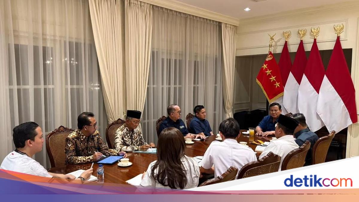 Prabowo Perintahkan Bangun Rumah untuk Warga Bantaran Rel Senen Jakpus