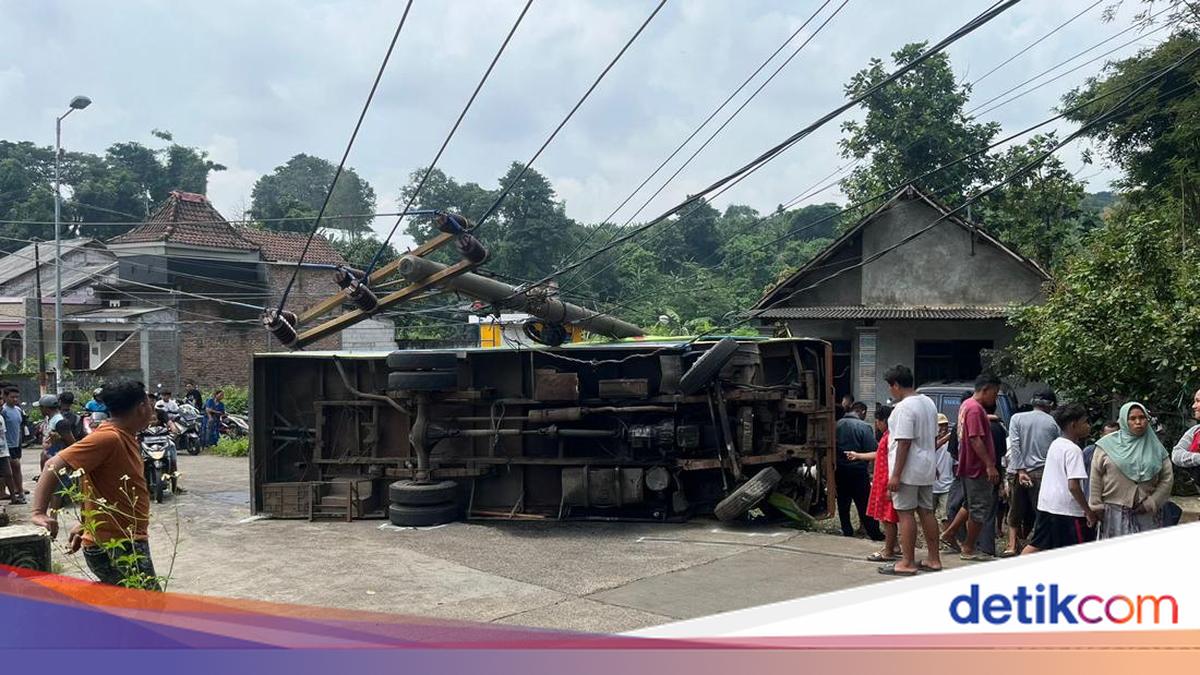 Bus Kereta Kelinci 'Tayo' Terguling di Mojokerto Saat Halalbihalal, 1 Tewas