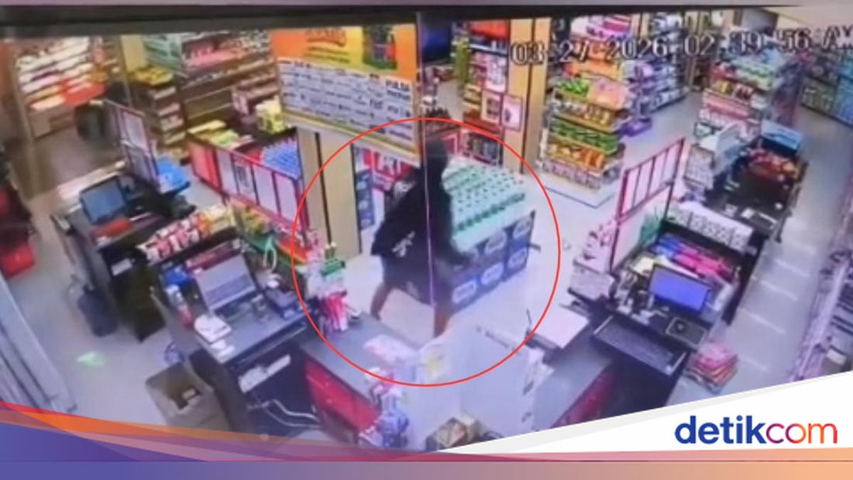 Detik-detik Pria ODGJ Ngamuk-Ambil 60 Bungkus Rokok di Minimarket Pinrang