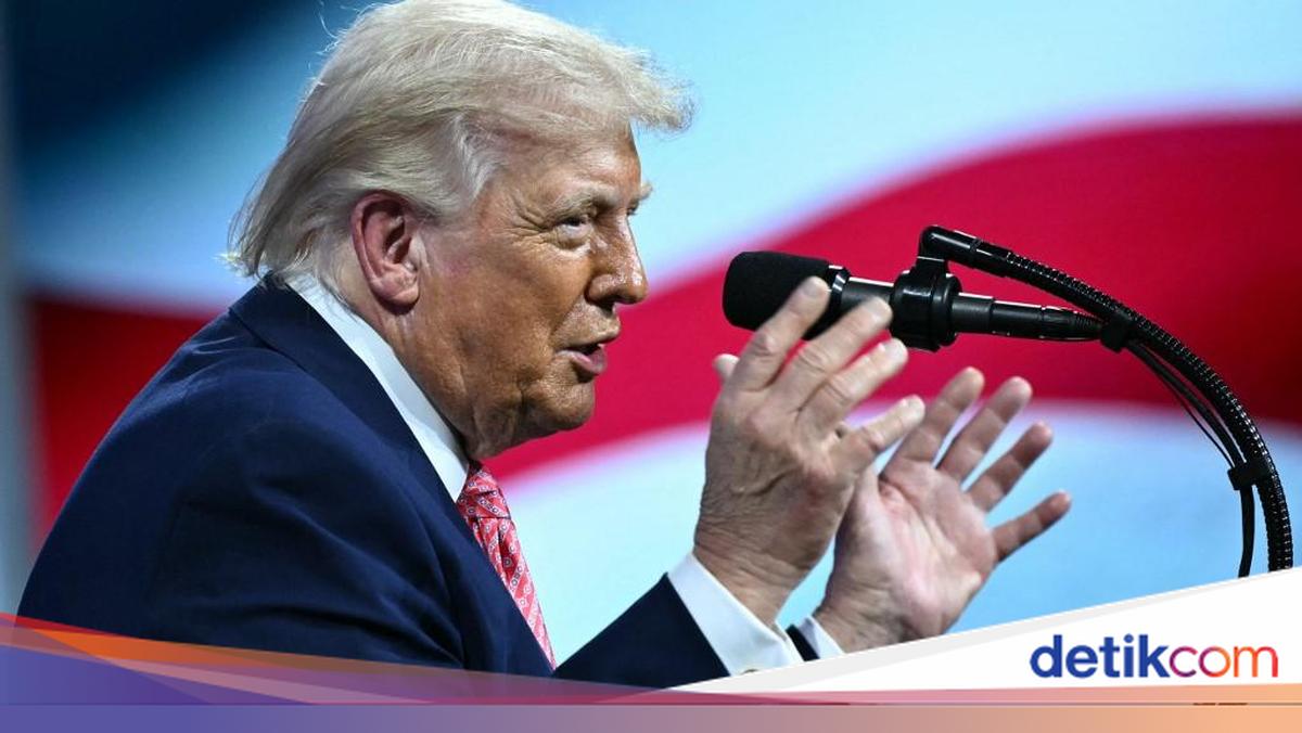Presiden Trump menyatakan Iran butuh puluhan tahun untuk pulih setelah serangan AS dan Israel. Dia juga mengklaim perang akan berakhir dalam 2-3 minggu.