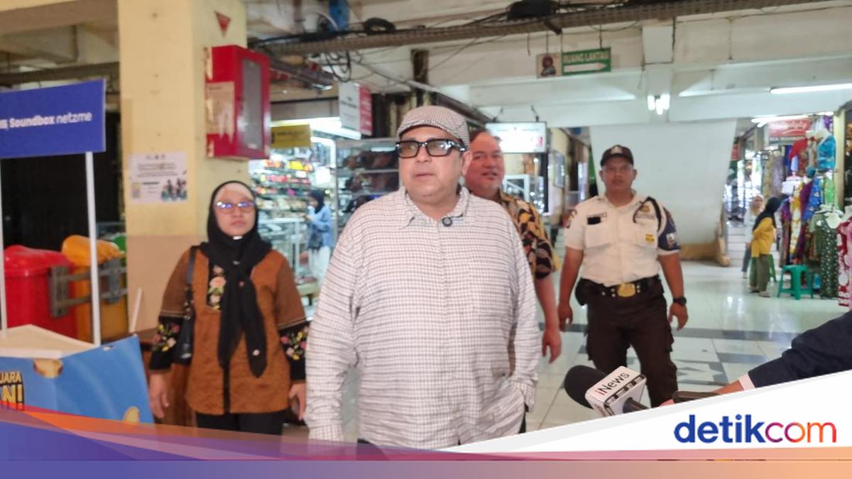 Babeh Haikal Sidak Pasar Kramat Jati, Minta Pedagang Punya Sertifikasi Halal
