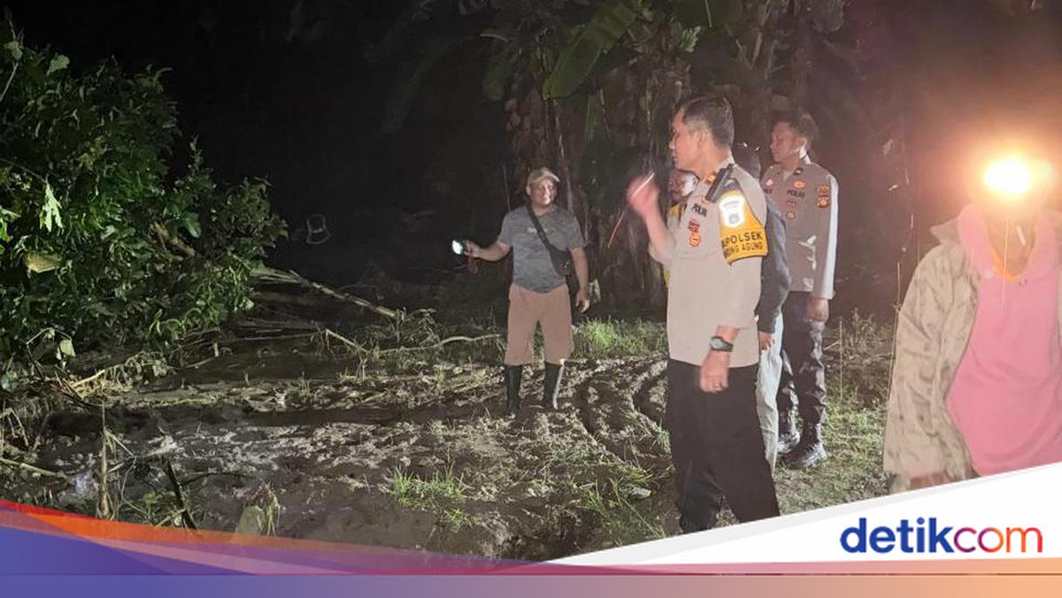 Banjir-Longsor Terjang OKU, Polisi Evakuasi Warga hingga Bangun Dapur Umum
