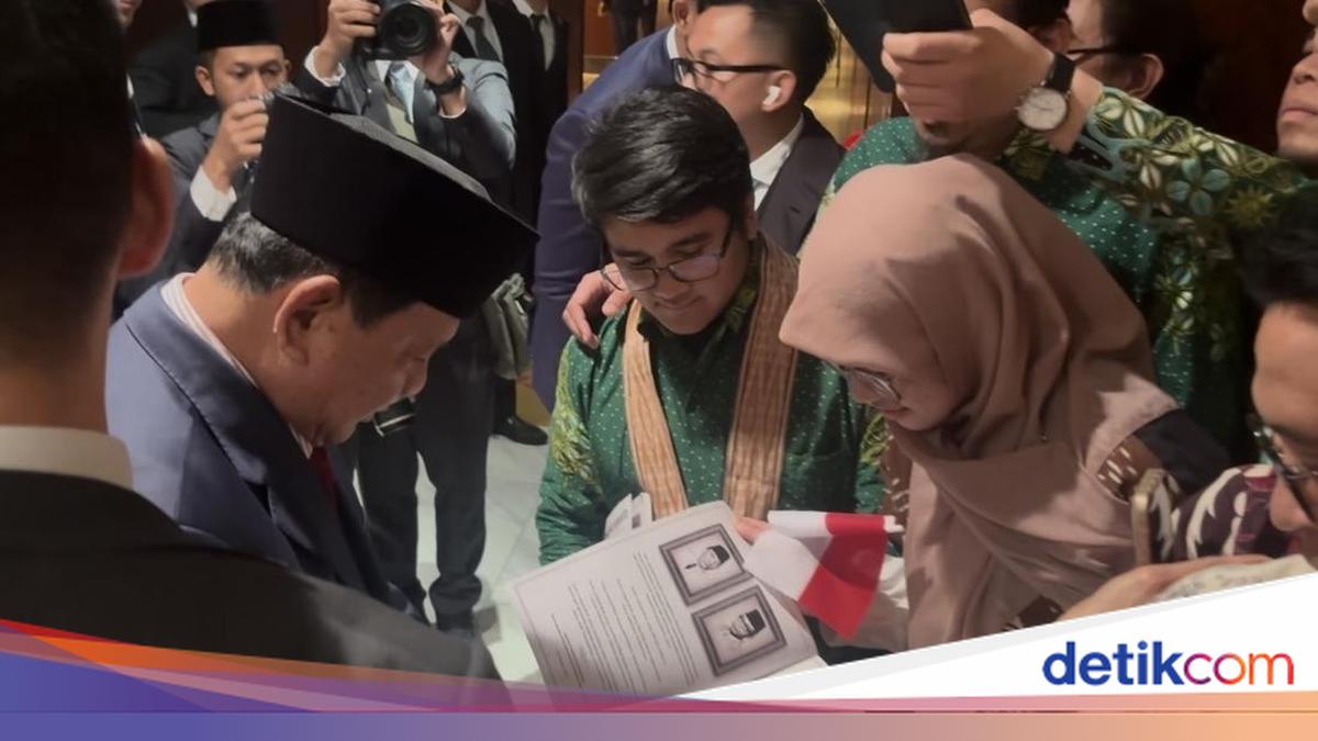 Disambut Diaspora di Jepang, Prabowo Jadi Rebutan Selfie-Beri Tanda Tangan
