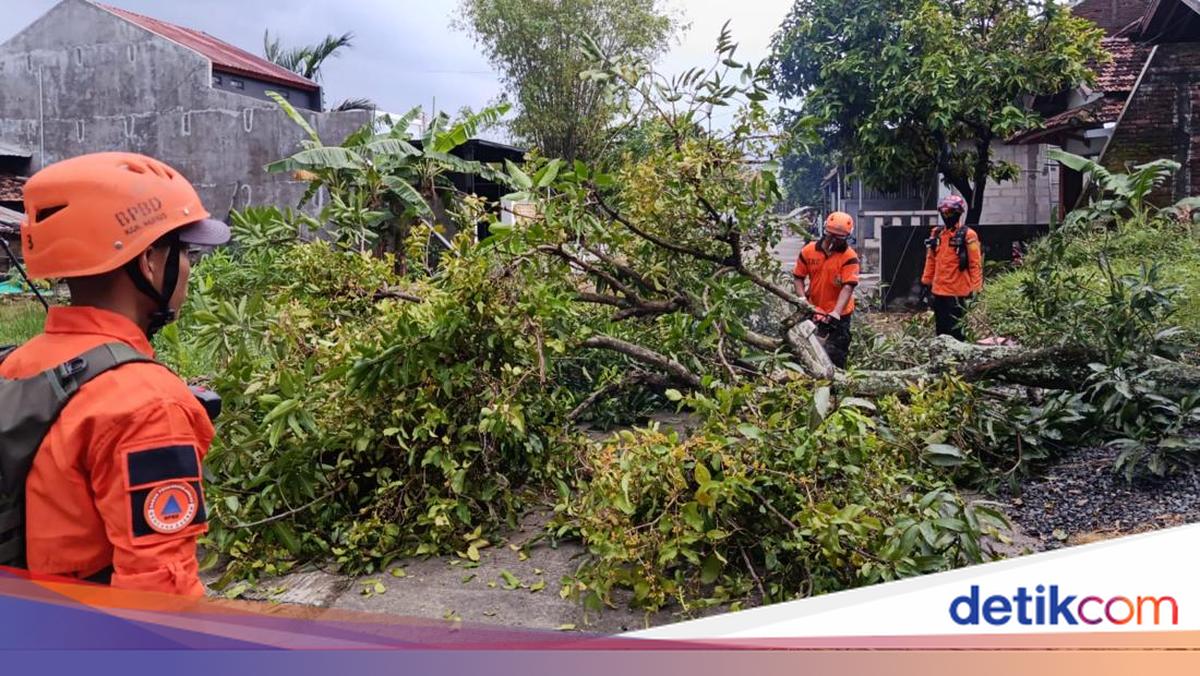 Angin Puting Beliung di Kudus Rusak 221 Rumah, Warga Terdampak di Empat Desa