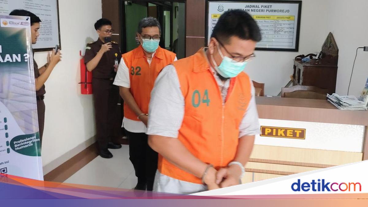 Dugaan korupsi proyek mini zoo Purworejo memasuki babak baru. Kejari Purworejo menetapkan 3 tersangka. Berikut peran mereka.

Via @detikjatengcom