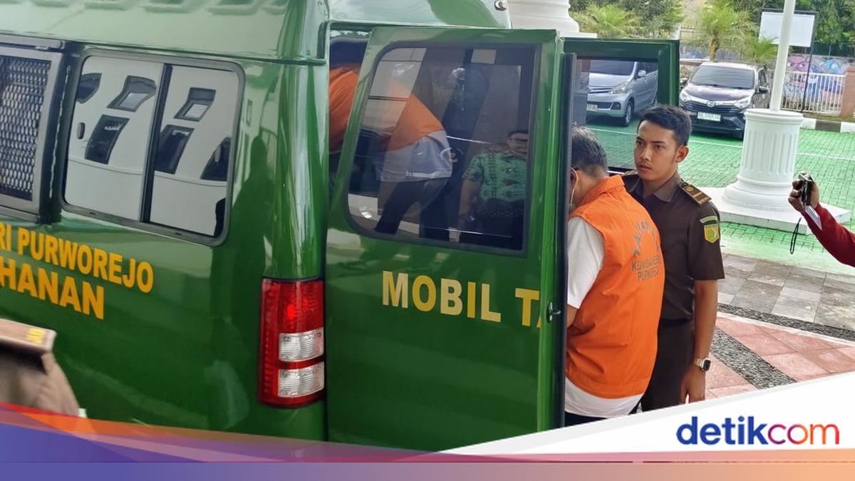 Kejari Purworejo menyatakan terdapat kerugian negara Rp 6,5 M dalam proyek mini zoo yang mangkrak. 3 tersangka pun ditetapkan. Berikut deretan fakta-faktanya!

Via @detikjatengcom