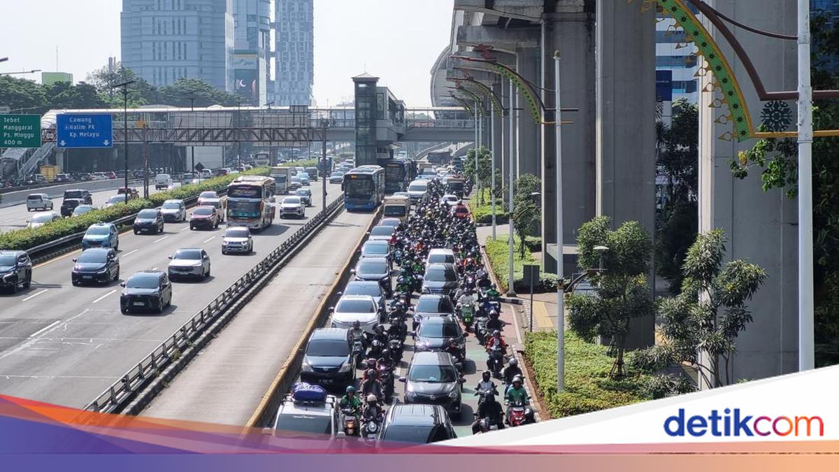 Libur Lebaran Berakhir, Lalu Lintas Pasar Minggu-Pancoran Macet Pagi Ini