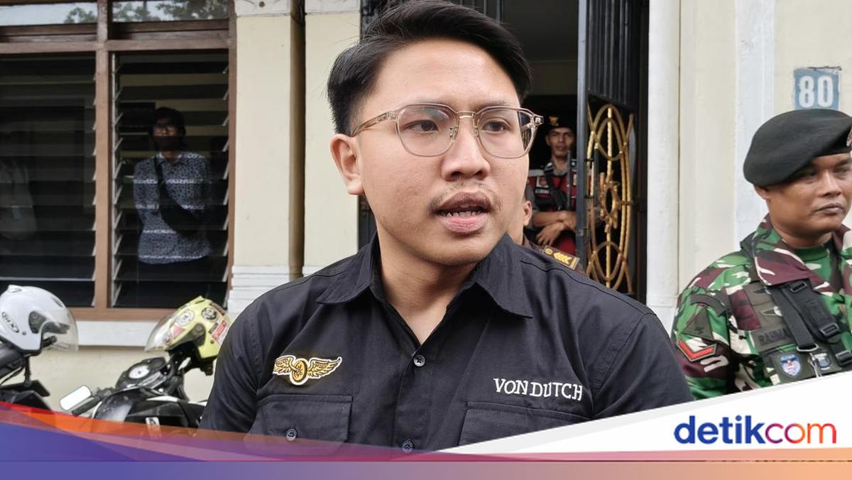 YouTuber Resbob, terjerat hukum karena menghina Suku Sunda, berencana mendalami budaya Sunda setelah di-DO dari kampus. Ia mohon maaf dan harap keringanan vonis.

Via @detikjabar_
