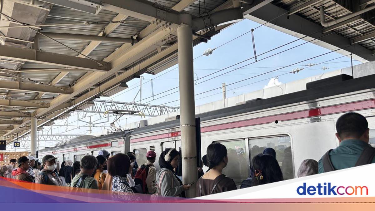 Senin Pertama Usai Libur Lebaran, Begini Suasana Stasiun Manggarai