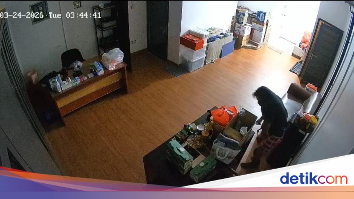 Terekam CCTV, Maling Sasar Gudang di Tangerang Saat Ditinggal Korban Mudik