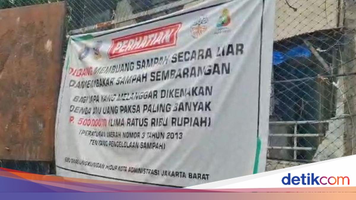Warga Tolak Penampungan Sampah Sementara di Pinggir Jalan Kalianyar Jakbar