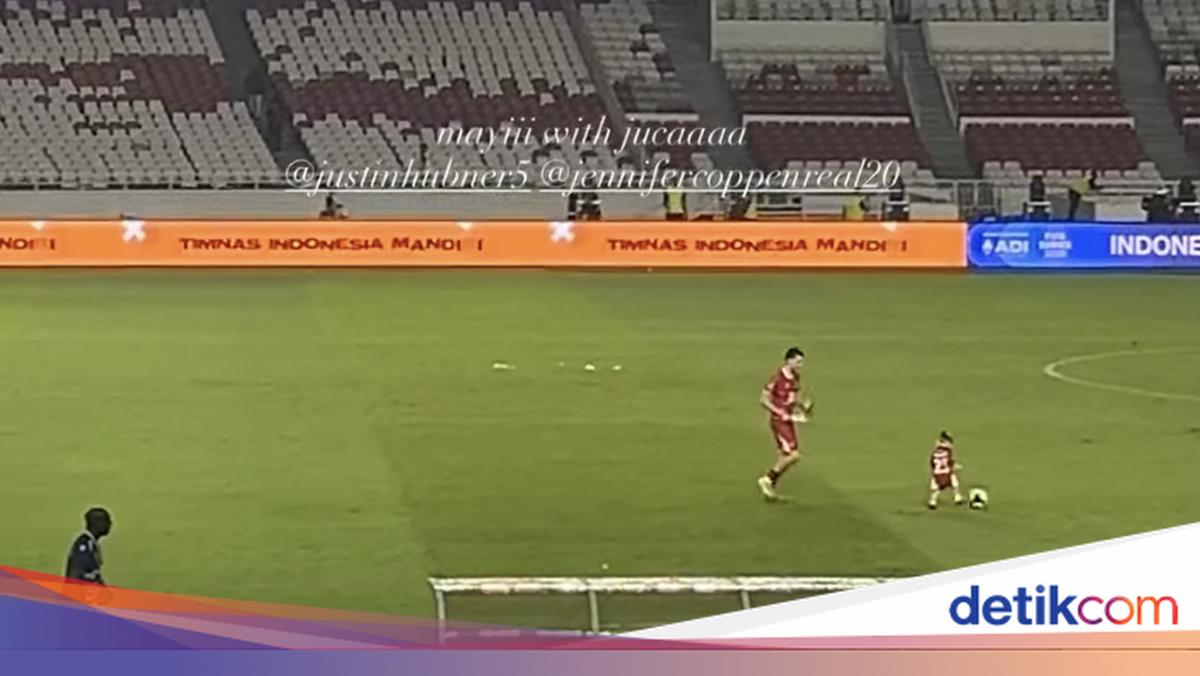 Momen Justin Hubner dan Kamari Main Bola di GBK Usai Laga Indonesia Vs Bulgaria
