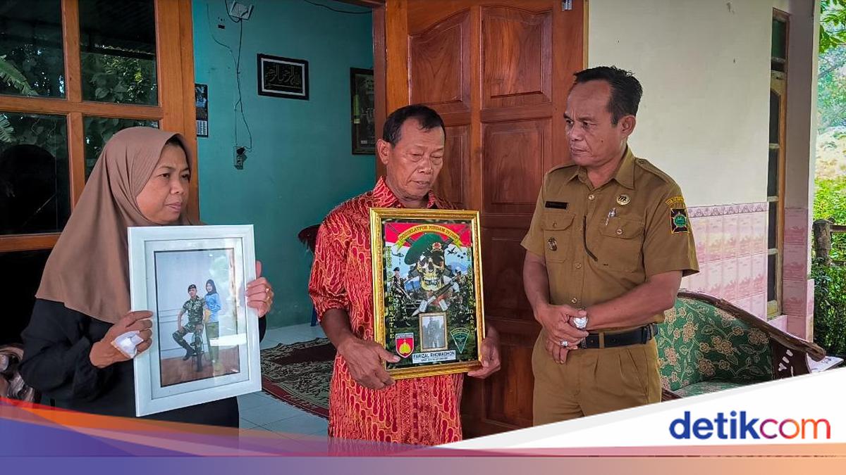 Praka Farizal Rhomadhon asal Kulon Progo gugur saat melaksanakan misi perdamaian PBB di Lebanon. Ia gugur akibat terkena ledakan mortir ketika sedang melaksanakan salat isya.

Via @detikjogja_