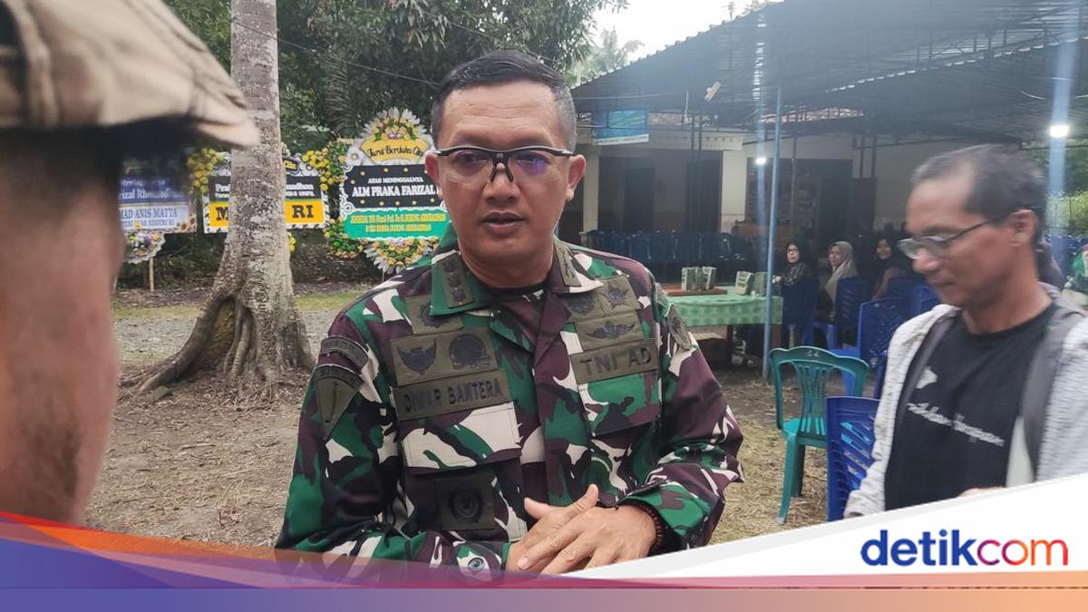 Praka Farizal Rhomadhon gugur saat menjalankan misi perdamaian PBB (UNIFIL) di Lebanon. Terungkap anggota Brigade Infanteri 25/Siwah itu meninggal saat menjalankan ibadah salat isya.

Via @detikjogja_