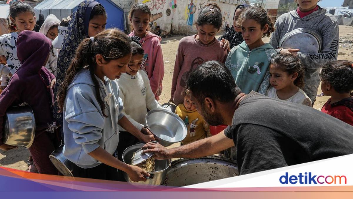 Krisis Pangan, Warga Berdesakan Antre Makanan