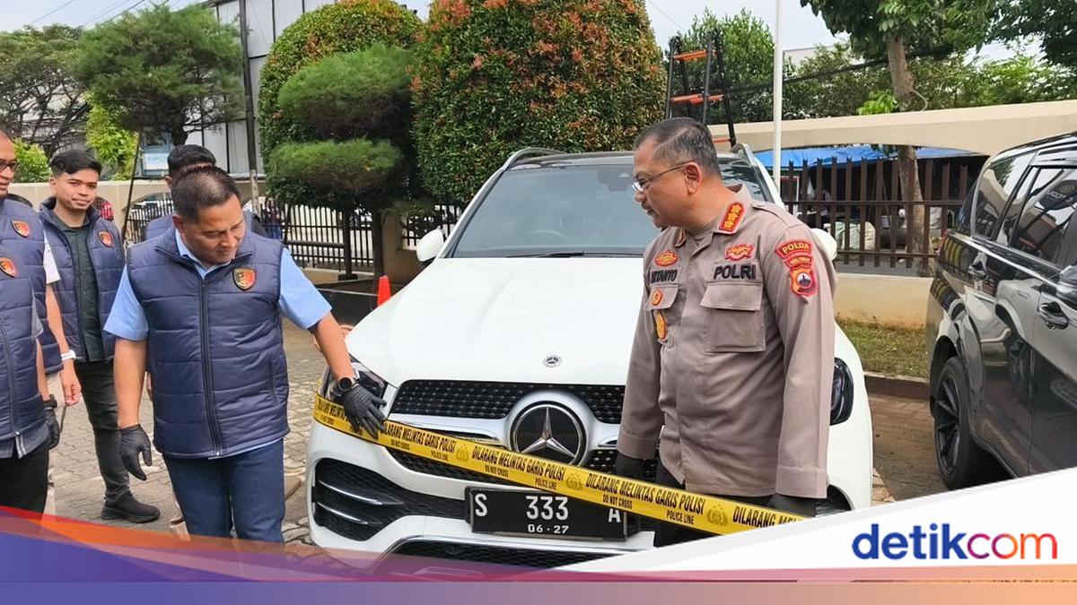 Hasil keuntungan yang diperoleh pelaku sebagian digunakan untuk membeli sejumlah aset termasuk sejumlah mobil mewah. Begini penampakannya.

Via @detikjatengcom