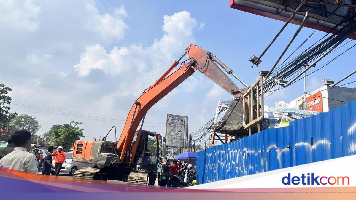 Langgar GSB, Pengelola Ruko Legowo Bangunannya Ditertibkan Pemkot Palembang