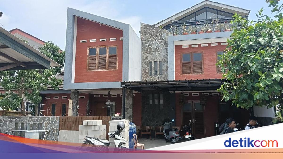 Tim KPK dan Polda Metro Jaya menggeledah rumah Wakil Ketua DPRD Jabar, Ono Surono, di Indramayu. Hanya dokumen yang diambil. Berikut ulasan lengkapnya!

Via @detikjabar_