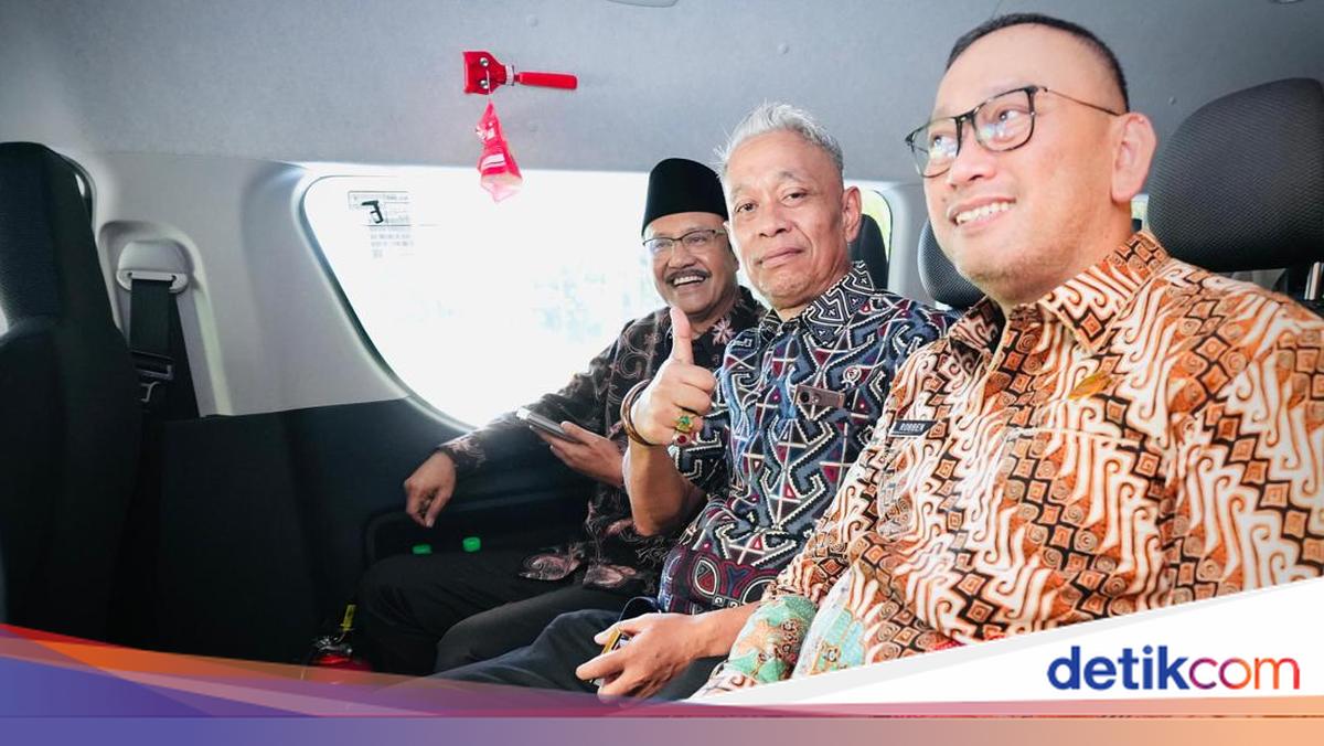 Uji Coba Budaya Kerja Baru, Gus Ipul dan Pejabat Kemensos Semobil Bareng