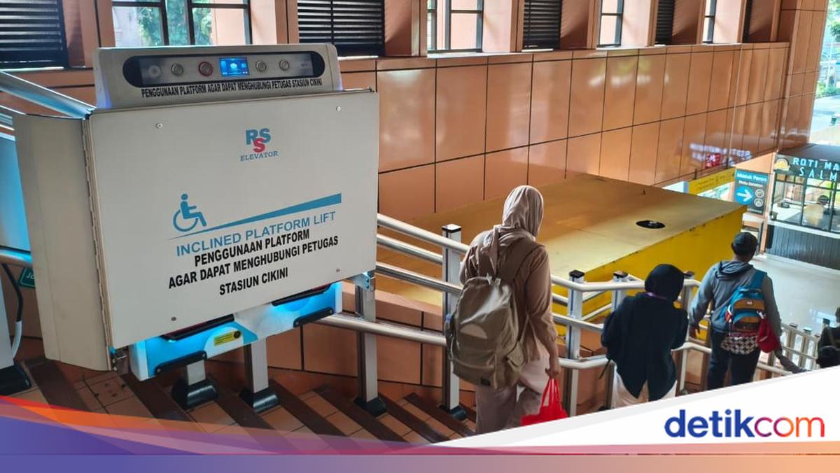 Pengguna KRL Senang Ada Lift Tangga Lansia di Stasiun Cikini: Bantu Banget