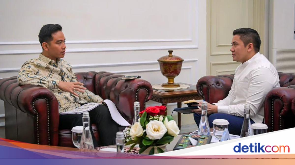 Seskab Teddy Bertemu Wapres Gibran 1,5 Jam di Istana Wapres, Bahas Perkembangan Situasi