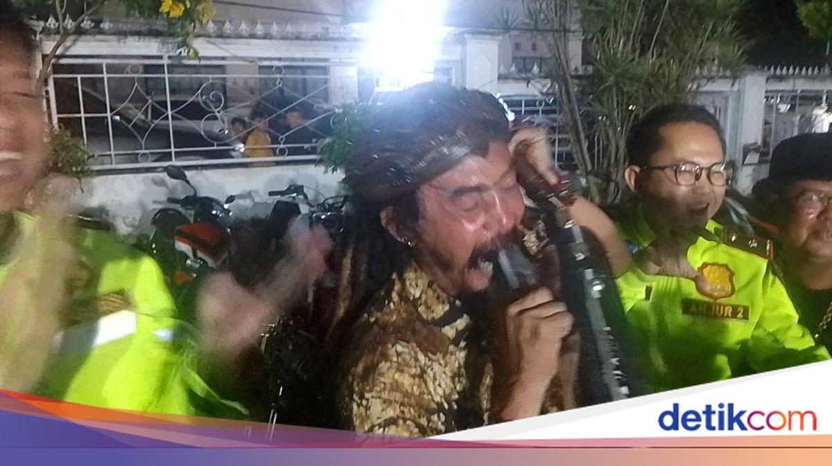 Kesal Suara Bising, Limbad Gigit Knalpot Brong Saat Razia Polisi di Cianjur